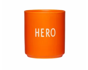Hrnček Favourite s nápisom Hero