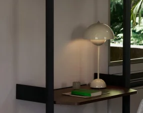 Stolná lampa Flowerpot VP3, ivory