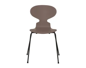 Stolička Ant™ 3101 lacquered, deep clay / black