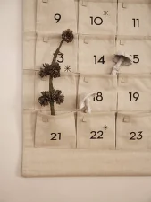 Nástenný adventný kalendár Star Christmas Calendar, sand