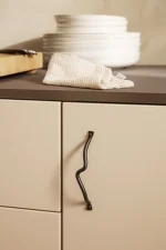 Úchytka Curvature Handle, black brass