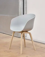 Stolička AAC 22 Lacquered Oak Veneer, concrete grey