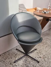 Kreslo Cone Chair, cognac
