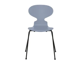 Stolička Ant™ 3101 lacquered, lavender blue / black