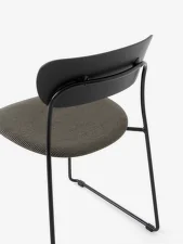 Stolička Pavilion AV52, black oak/Fuse 351