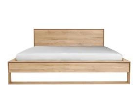 Posteľ z masívu Nordic II, oak