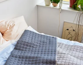 Prikrývka Mega Dot 195x245, dark grey