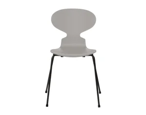 Stolička Ant™ 3101 lacquered, nine grey / black
