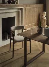Čalúnená jedálenská stolička Merge s podrúčkami White Oak, steel grey