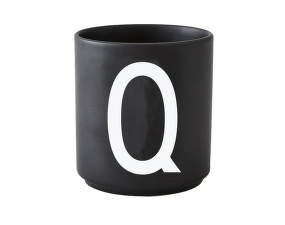 Hrnček s písmenom Q, black