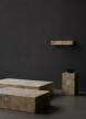 Stolík Plinth, Kunis Breccia sand