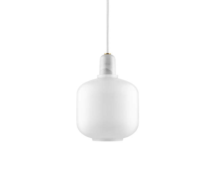 Závesná lampa Amp malá, mliečna biela od Normann Copenhagen