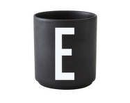 Hrnček s písmenom E, black