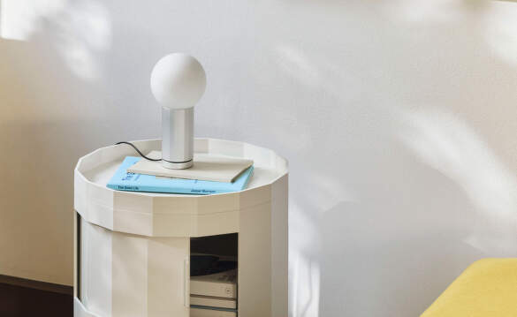 Stolné lampy Turn On od HAY