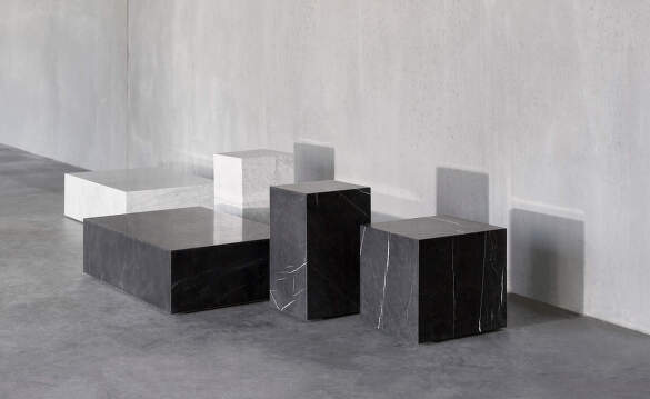 Stolíky Plinth od Audo Copenhagen