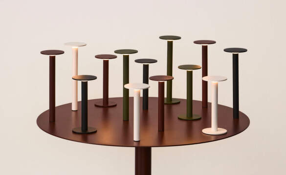 Prenosné lampy Host od HAY