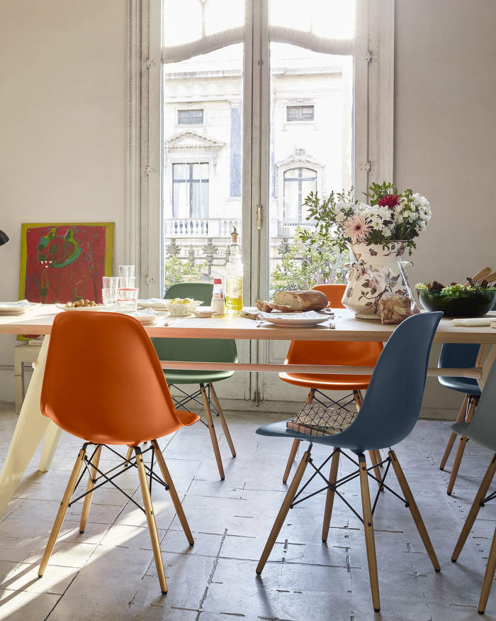 Nové barvy židlí Eames