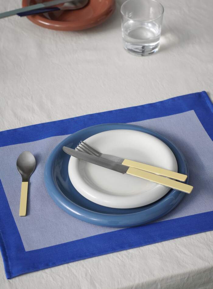 Ram Placemat blue_Barro Plate 24 set of 2 dark blue_Barro Plate 18 set of 2 off-white_MVS Cutlery set of 4 yellow
