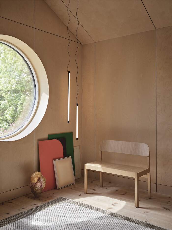 Workshop-bench-oak-pebble-rug-brown-green-fine-suspension-lamp-60-90-muuto-org_(150)